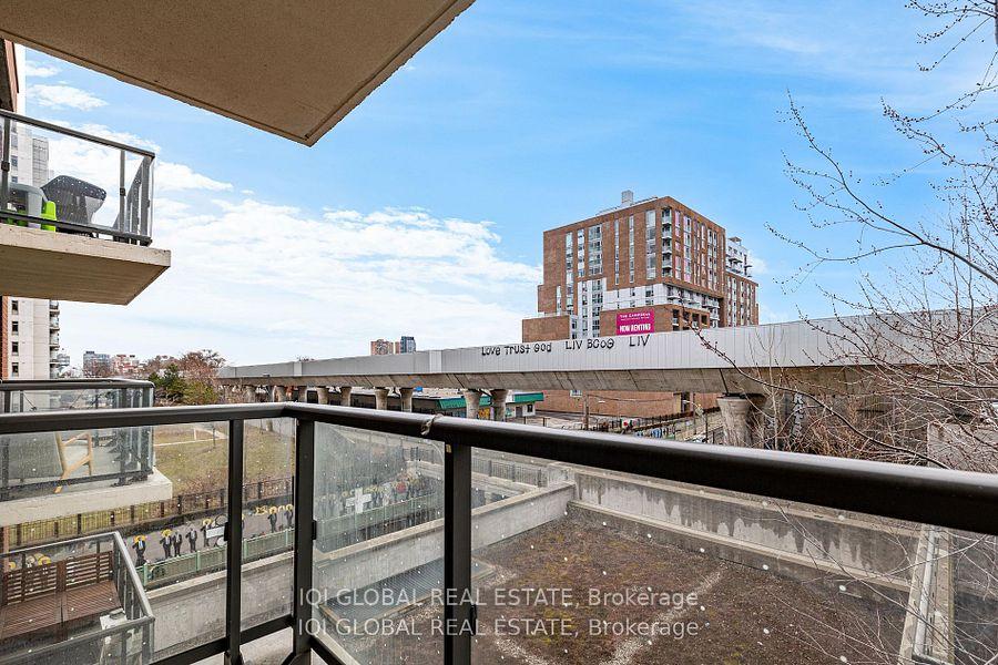 2 Bedrooms Condo at 1420 Dupont, Toronto For sale
