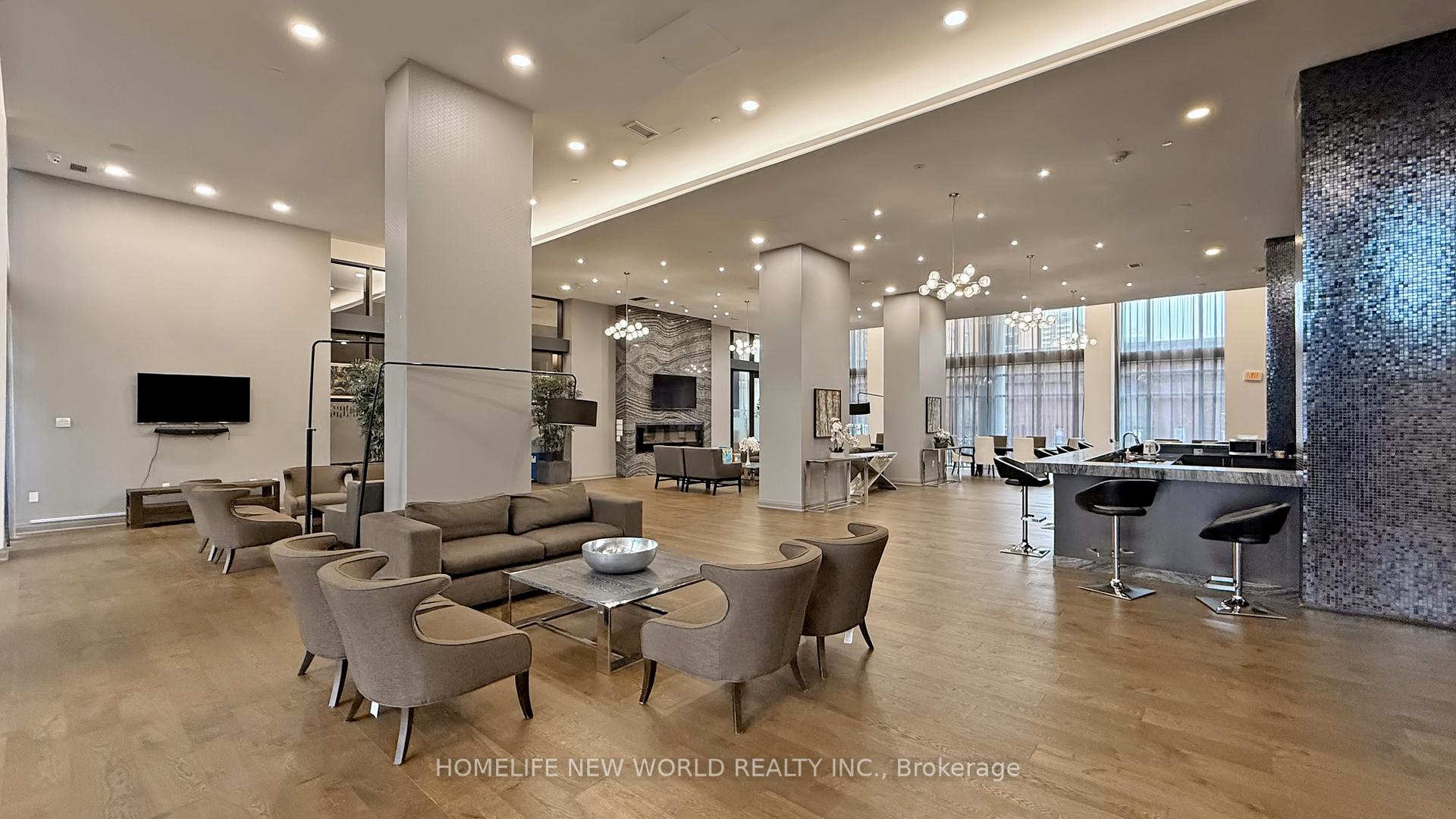 2 Bedrooms Condo at 400 Adelaide, Toronto For sale