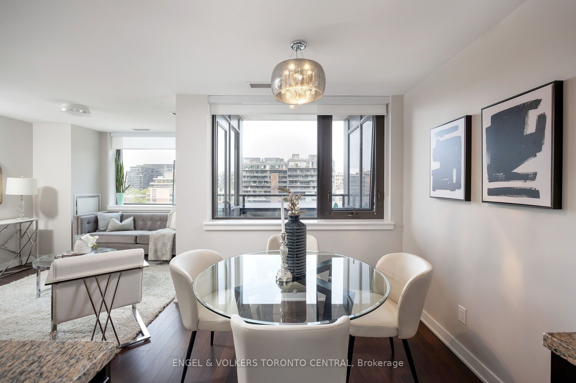400 Wellington Street W, #1001