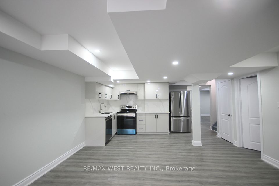 152 Queensway