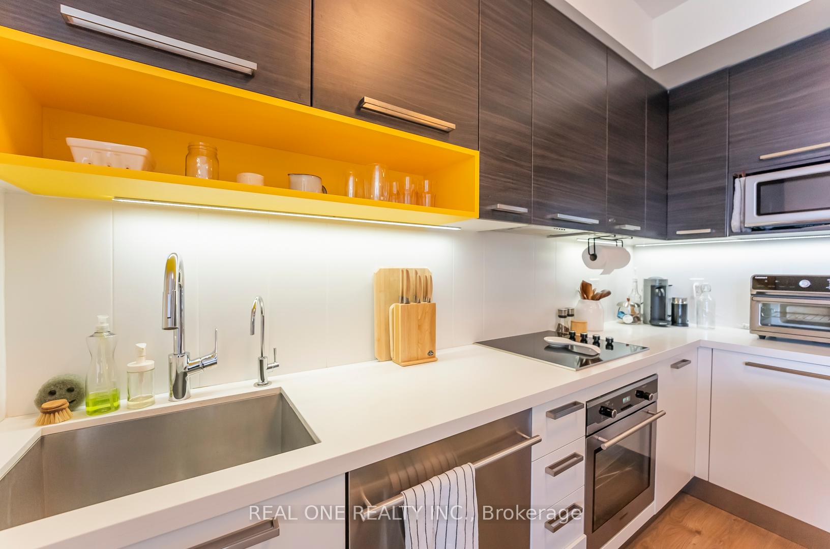 1 Bedroom Condo at 36 Park Lawn, Toronto For sale
