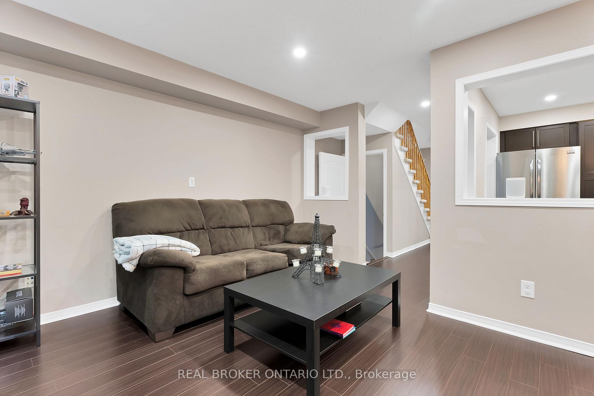 3 Bedrooms Condo at 7360 Zinnia, Mississauga For sale