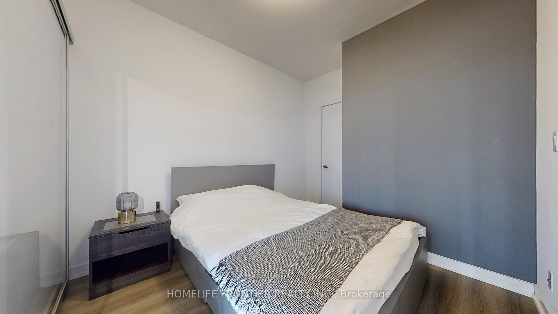 2 Bedrooms Condo at 12 York, Toronto For sale