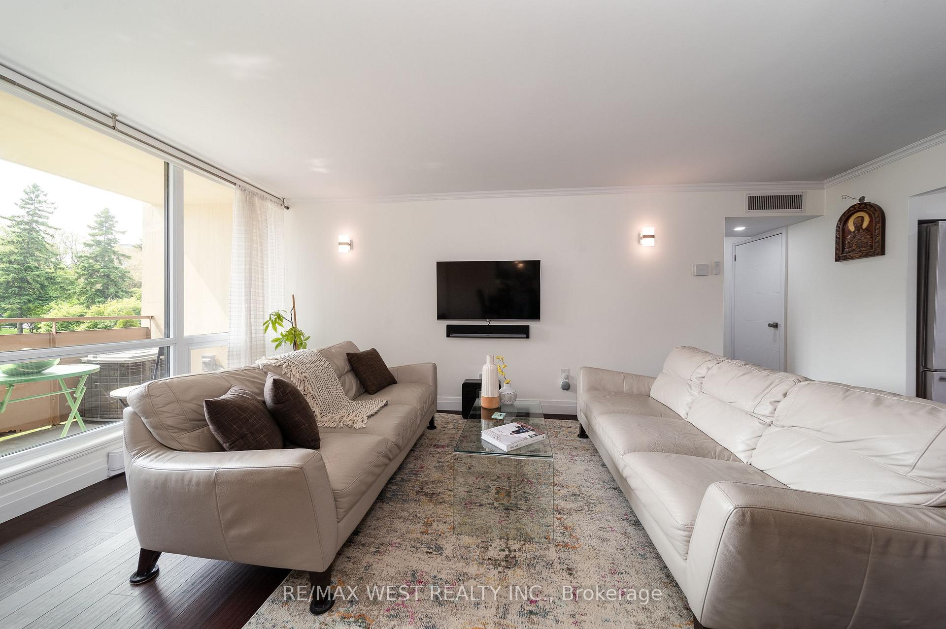 4 Bedrooms Condo at 61 Richview, Toronto For sale