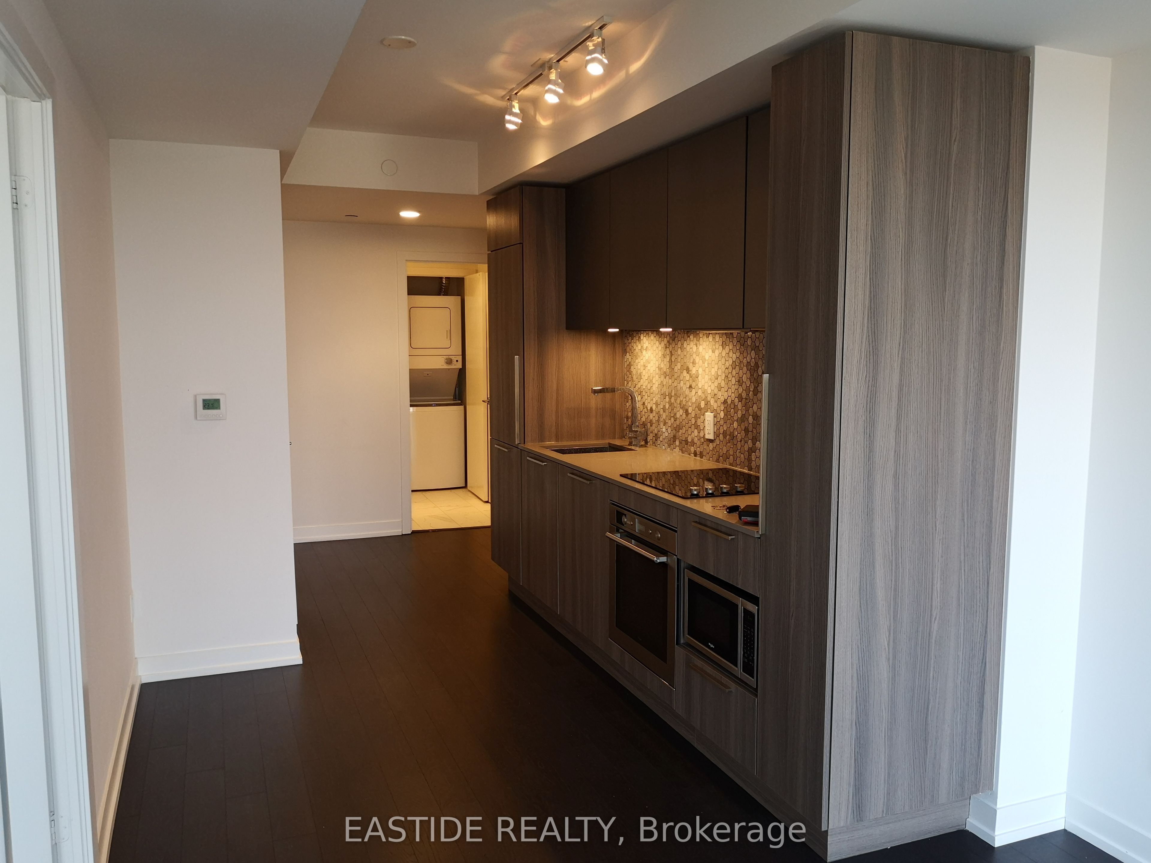 85 Wood Street, #Ph15