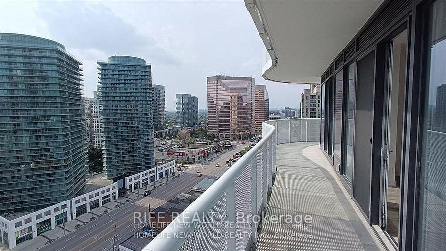 3 Bedrooms Condo at 15 Holmes, Toronto For sale