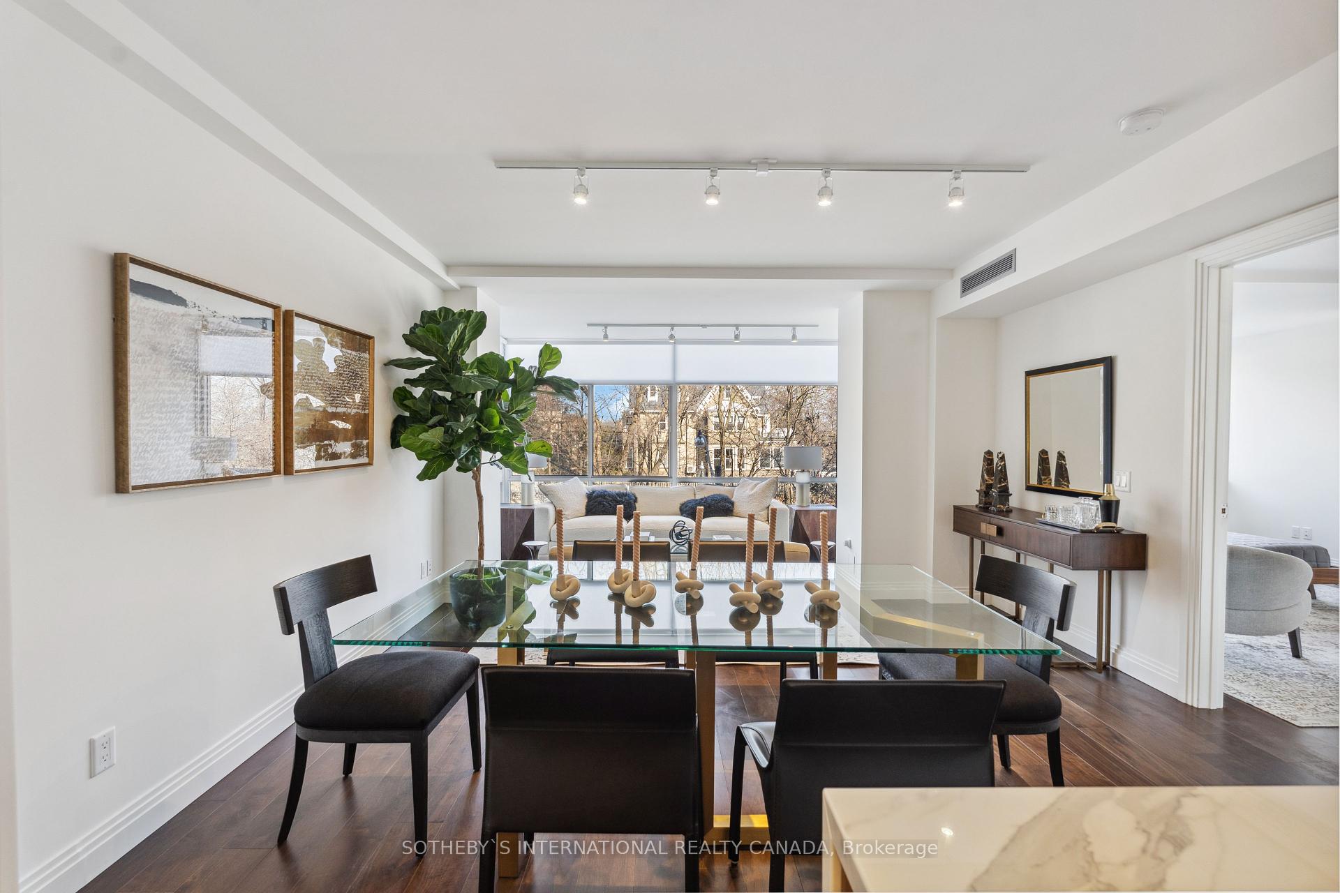 3 Bedrooms Condo at 1 Benvenuto,  Toronto For sale