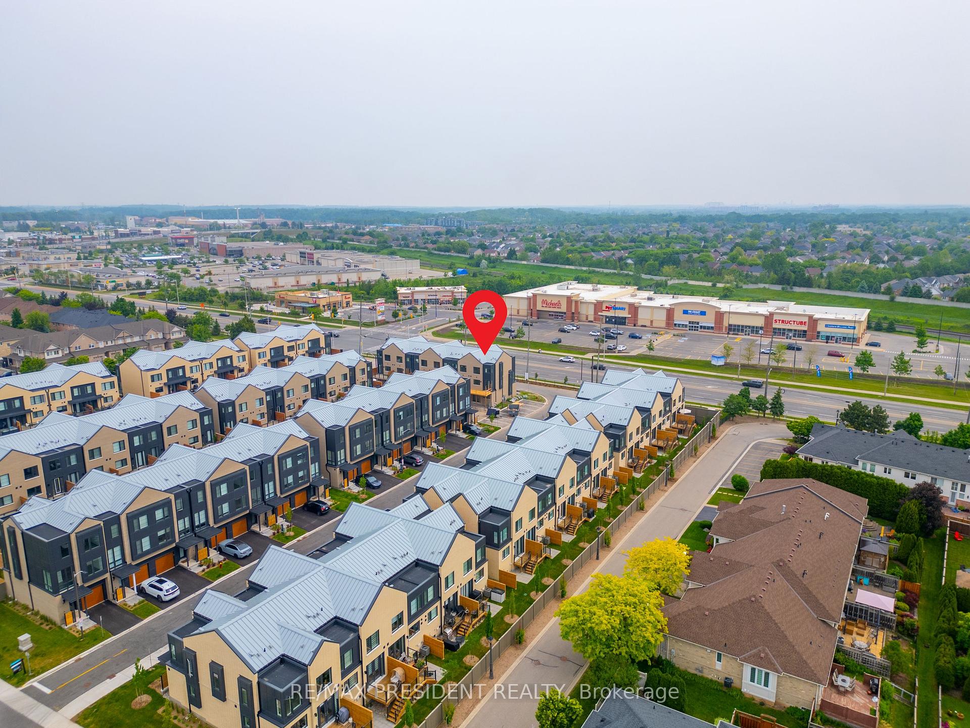 3 Bedrooms Condo at 2273 Turnberry, Burlington For sale