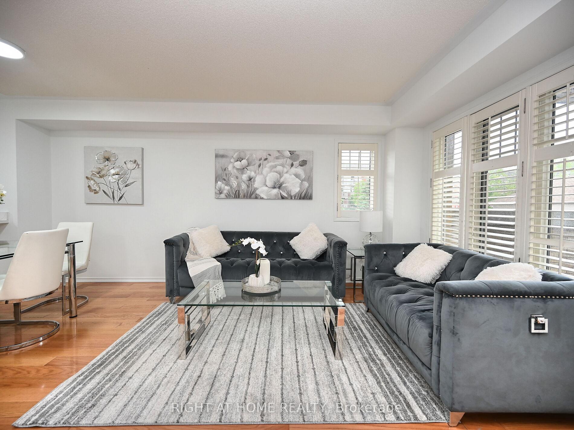 2 Bedrooms Condo at 3250 Bentley, Mississauga For sale