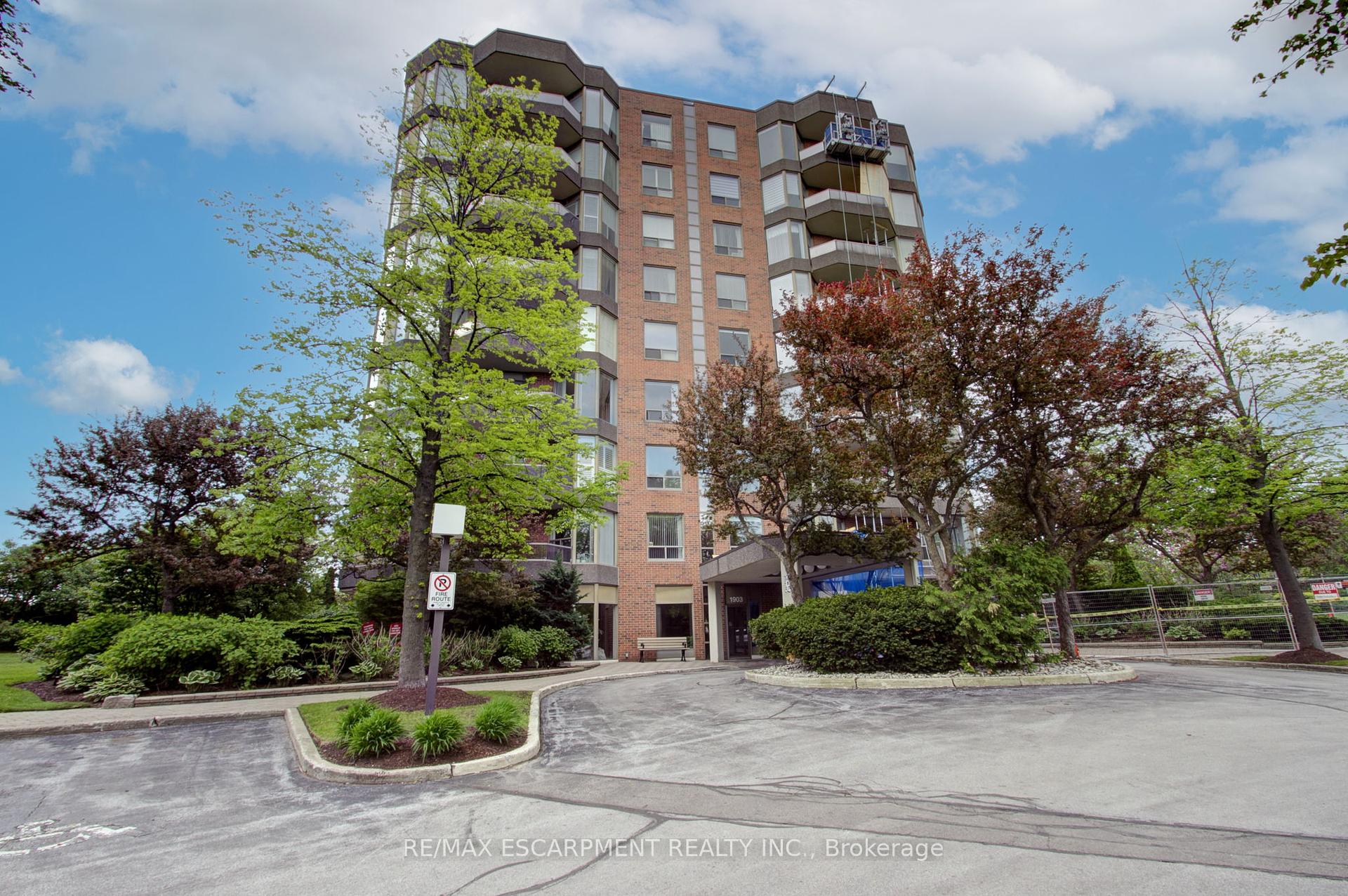 2 Bedrooms Condo at 1903 Pilgrims, Oakville For sale