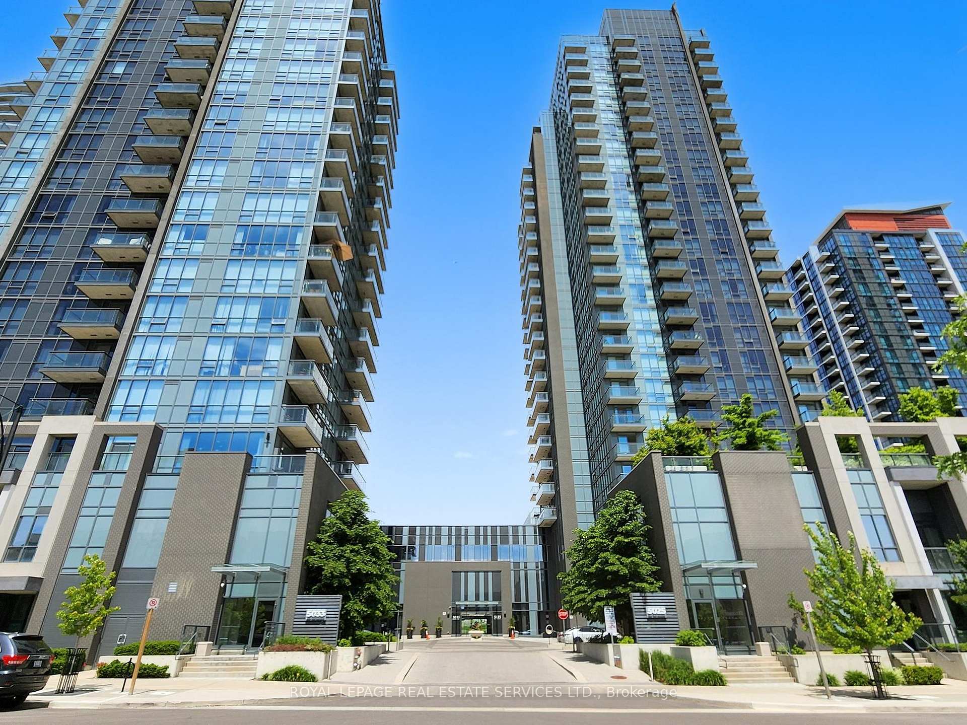 3 Bedrooms Condo at 5025 Four Springs, Mississauga For sale