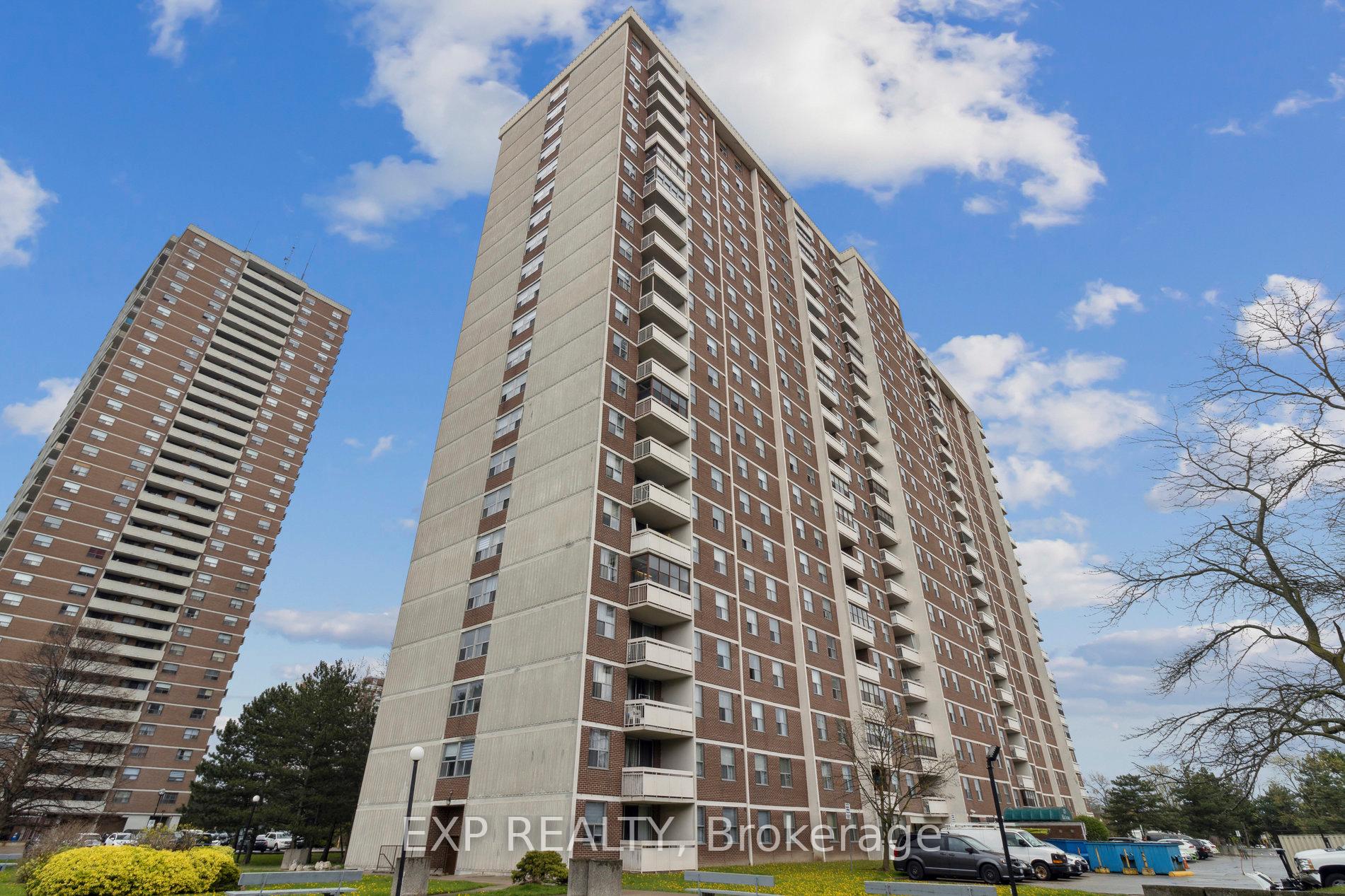 3 Bedrooms Condo at 205 Hilda, Toronto For sale