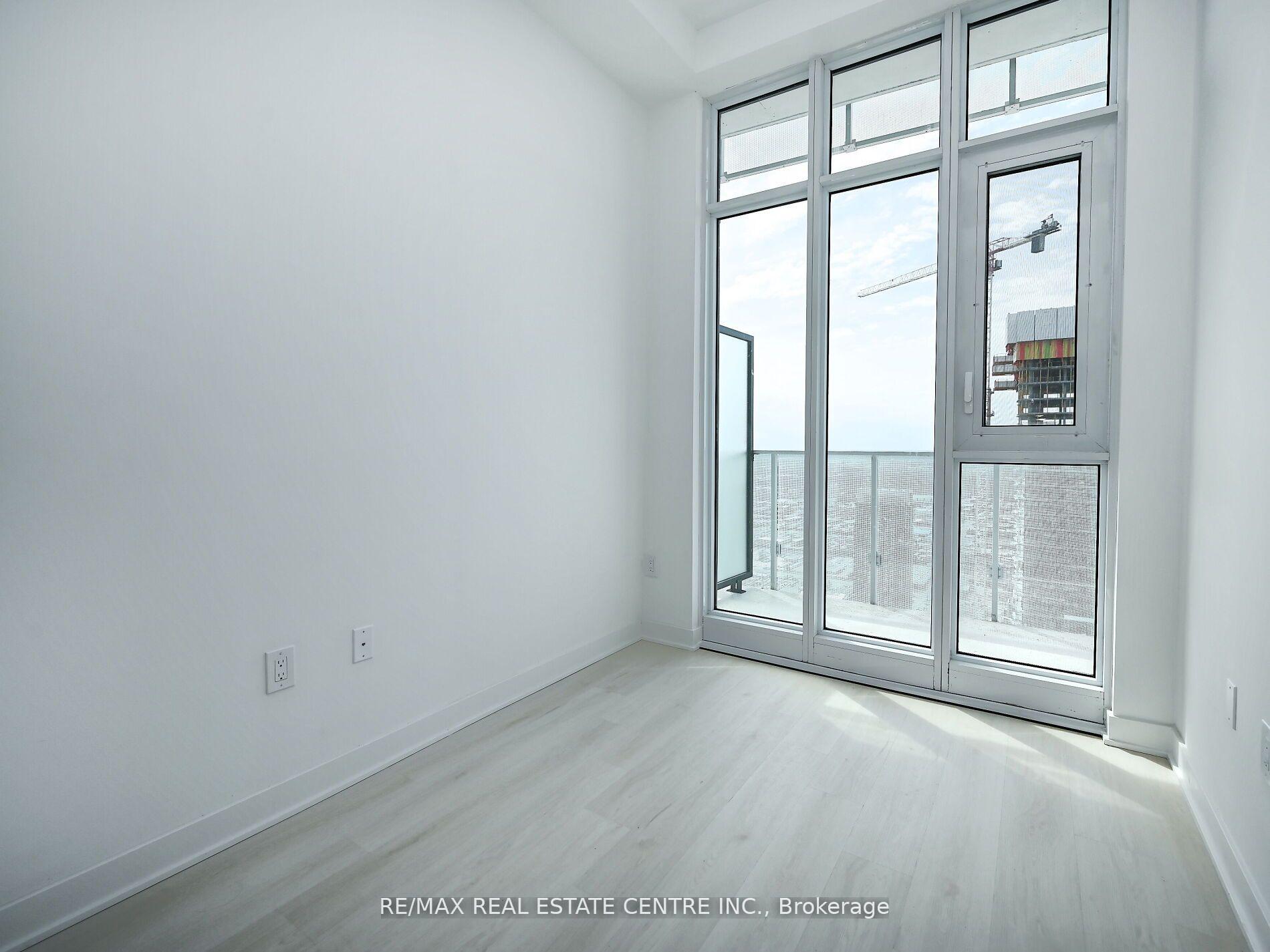 3 Bedrooms Condo at 3900 Confederation, Mississauga For sale