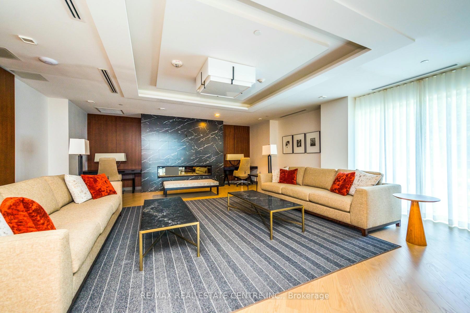 2 Bedrooms Condo at 1575 Lakeshore,  Mississauga For sale