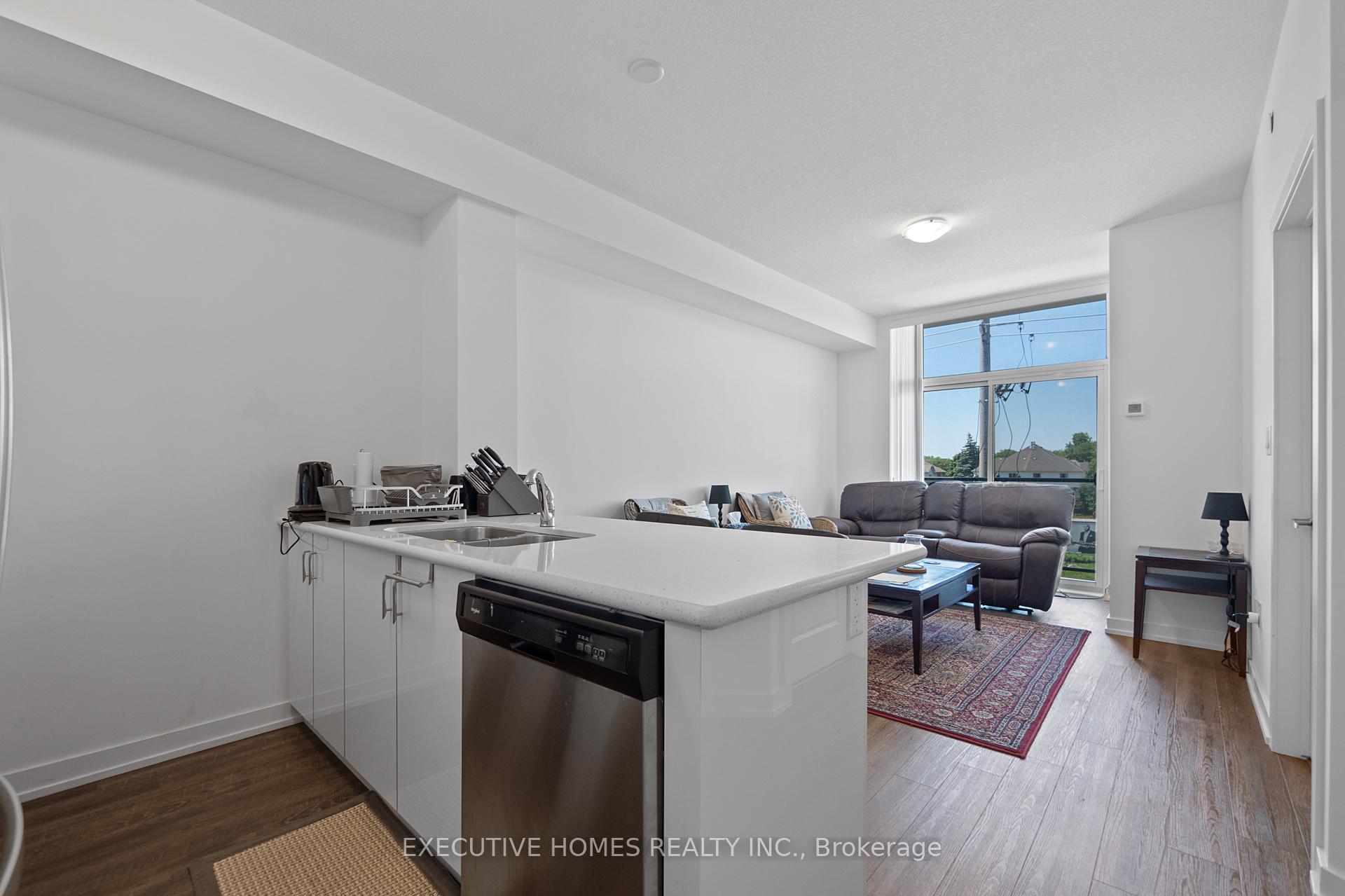 2 Bedrooms Condo at 450 Dundas, Hamilton For sale