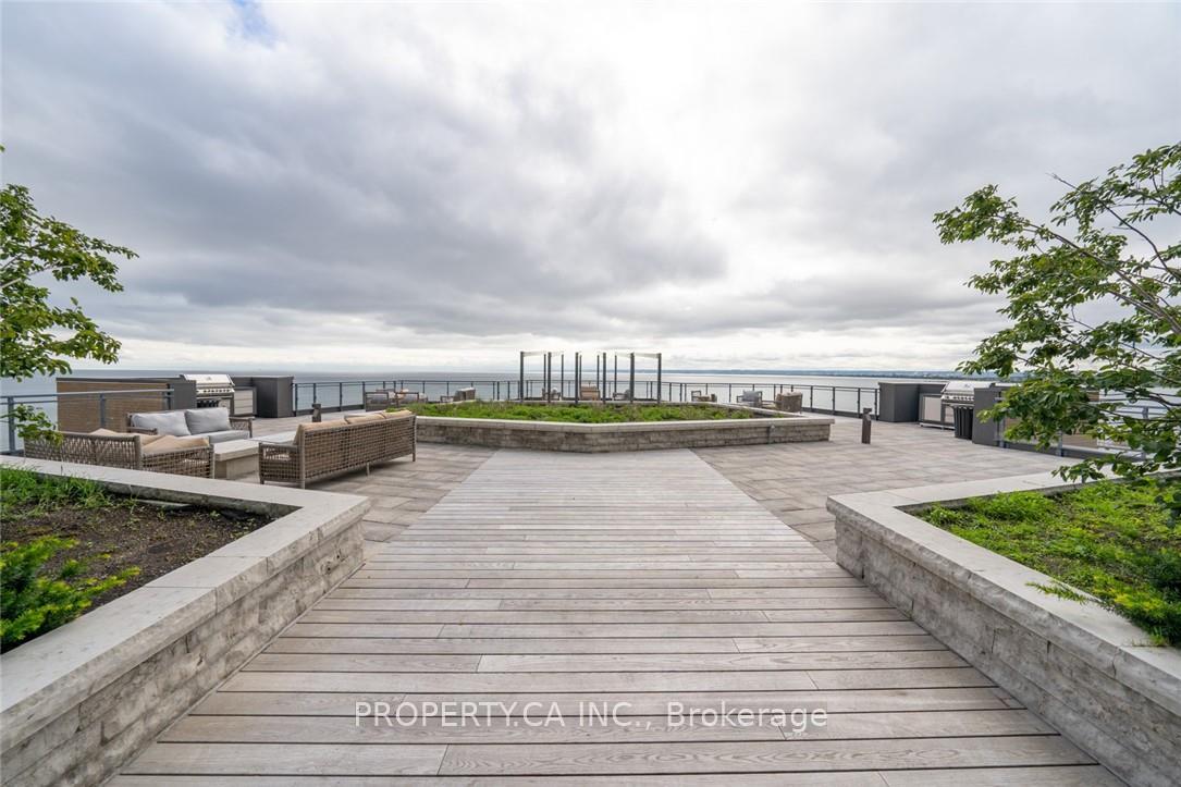 3 Bedrooms Condo at 2060 Lakeshore, Burlington For sale
