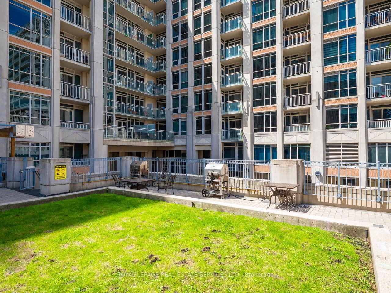2 Bedrooms Condo at 628 Fleet, Toronto For sale