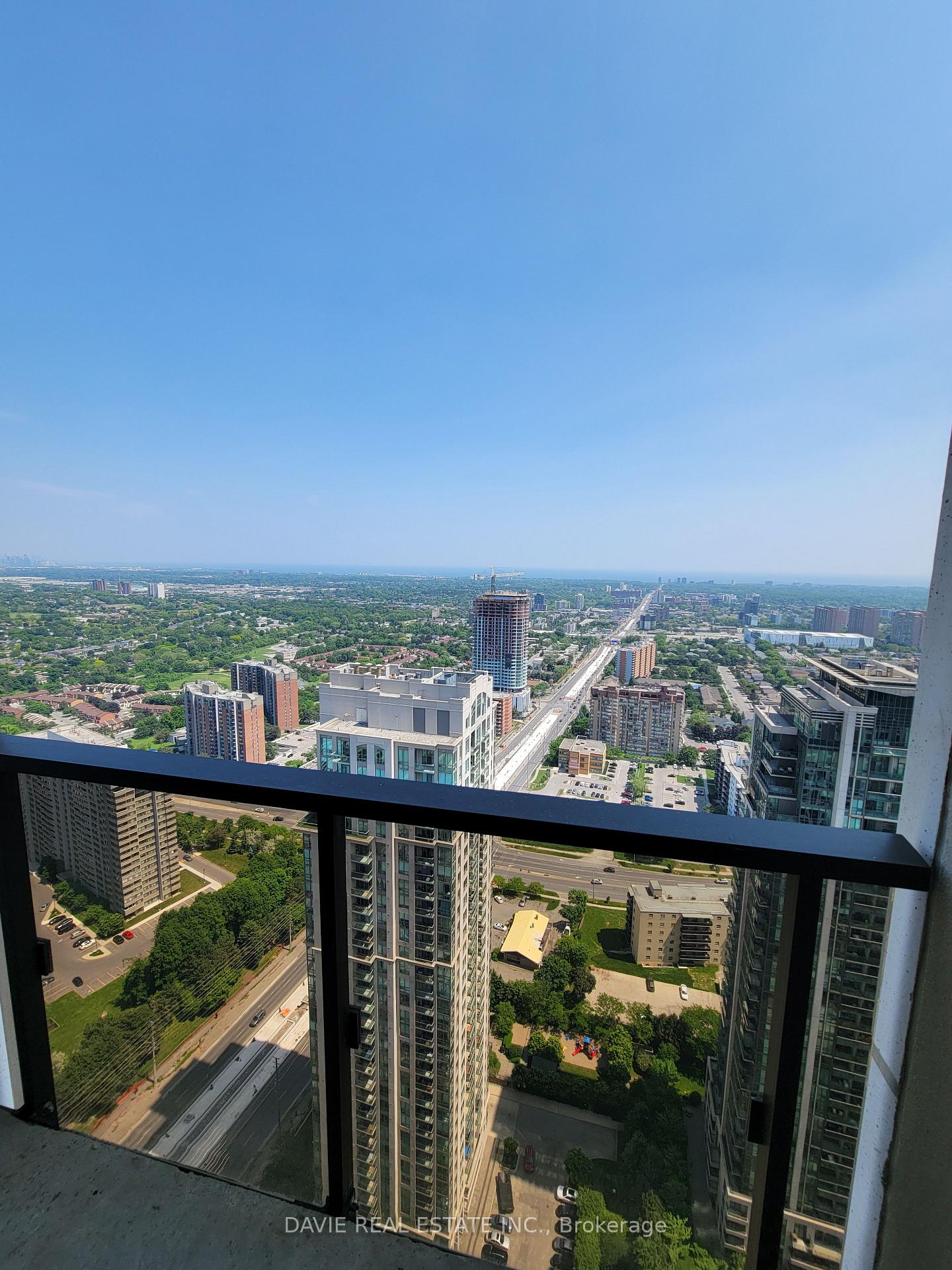 2 Bedrooms Condo at 30 Elm, Mississauga For sale