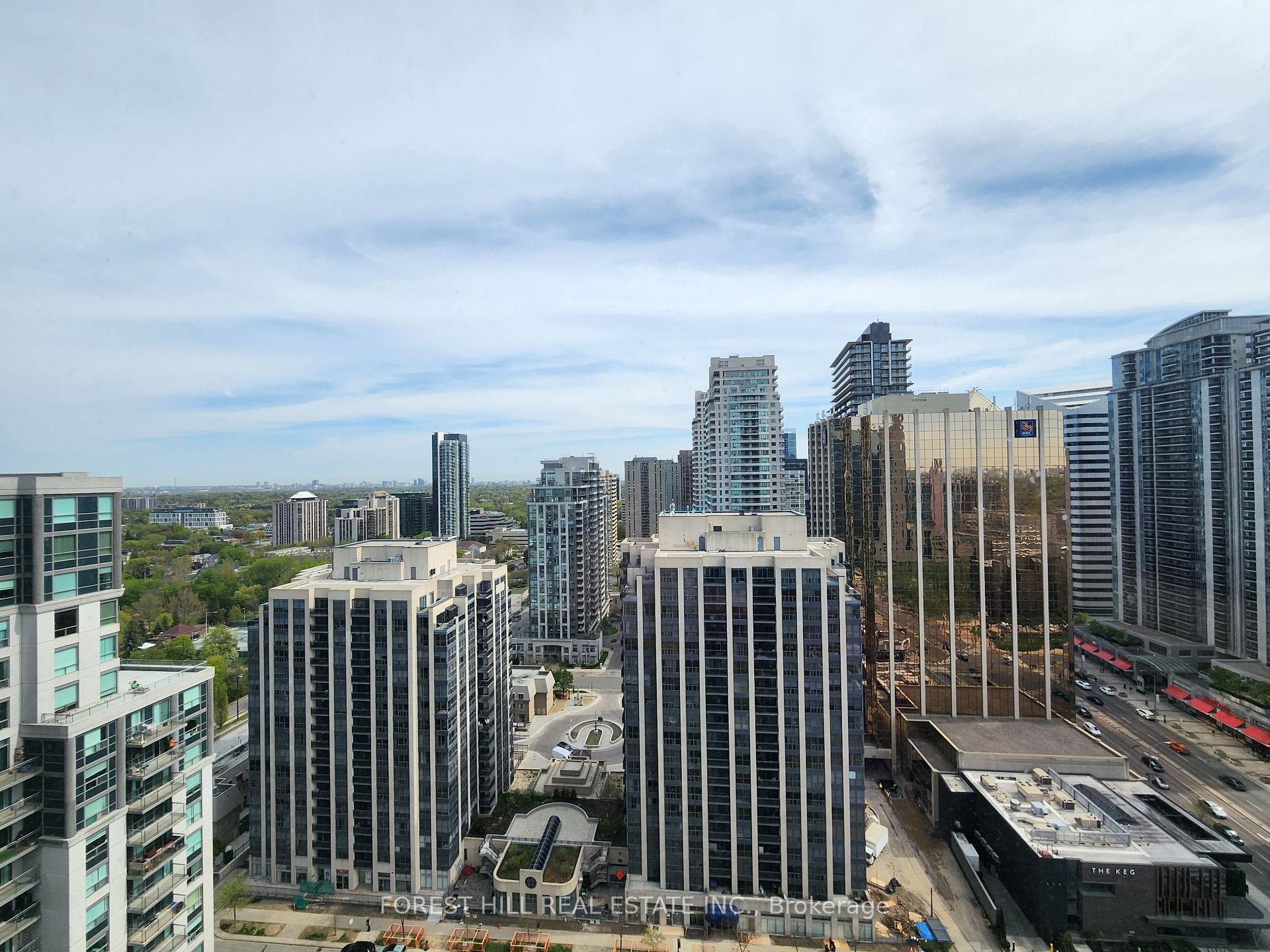 3 Bedrooms Condo at 21 Hillcrest, Toronto For sale