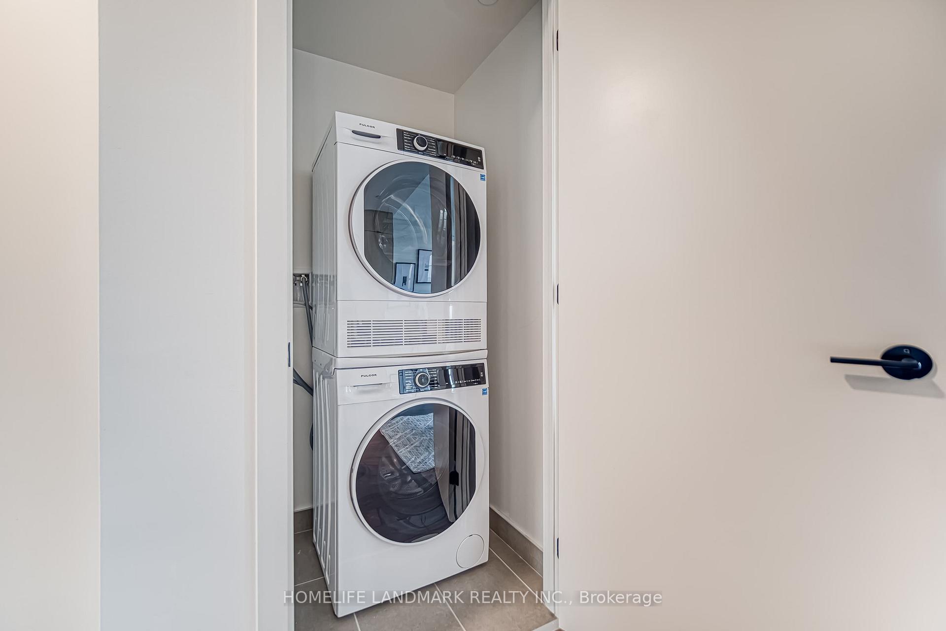 2 Bedrooms Condo at 1200 Dundas, Toronto For sale