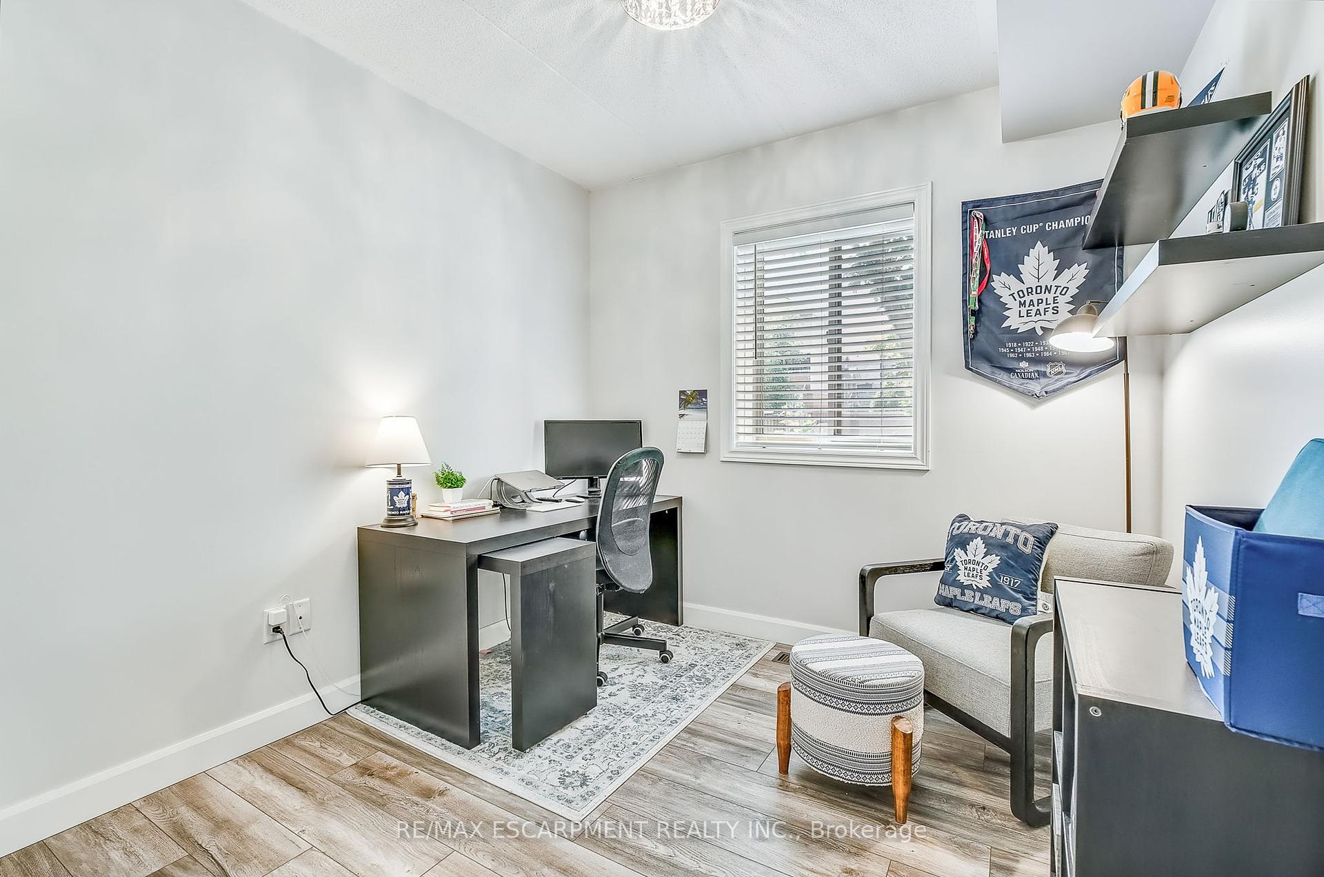 2 Bedrooms Condo at 4045 UPPER MIDDLE, Burlington For sale