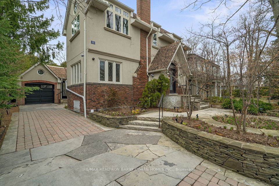 32 Beechwood Avenue, Toronto, ON M6N 4T1