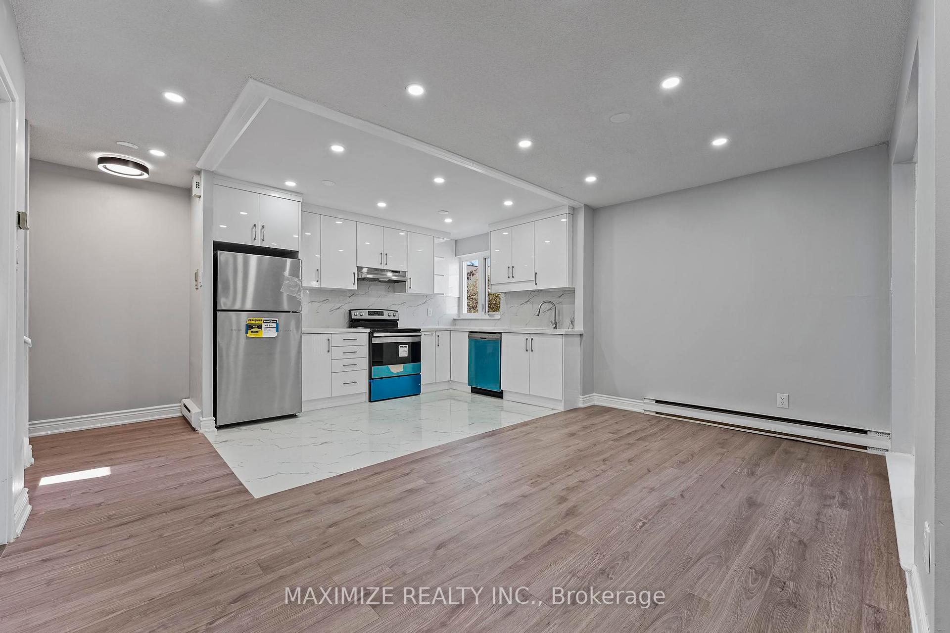 3 Bedrooms Condo at 1055 Dundas,  Mississauga For sale