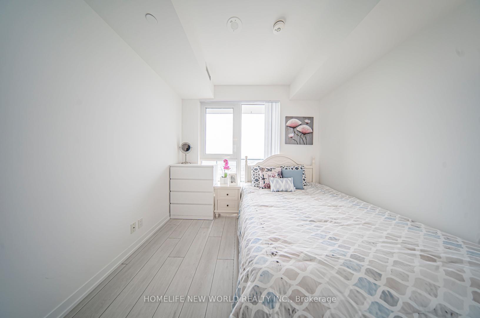2 Bedrooms Condo at 5 Buttermill,  Vaughan For sale