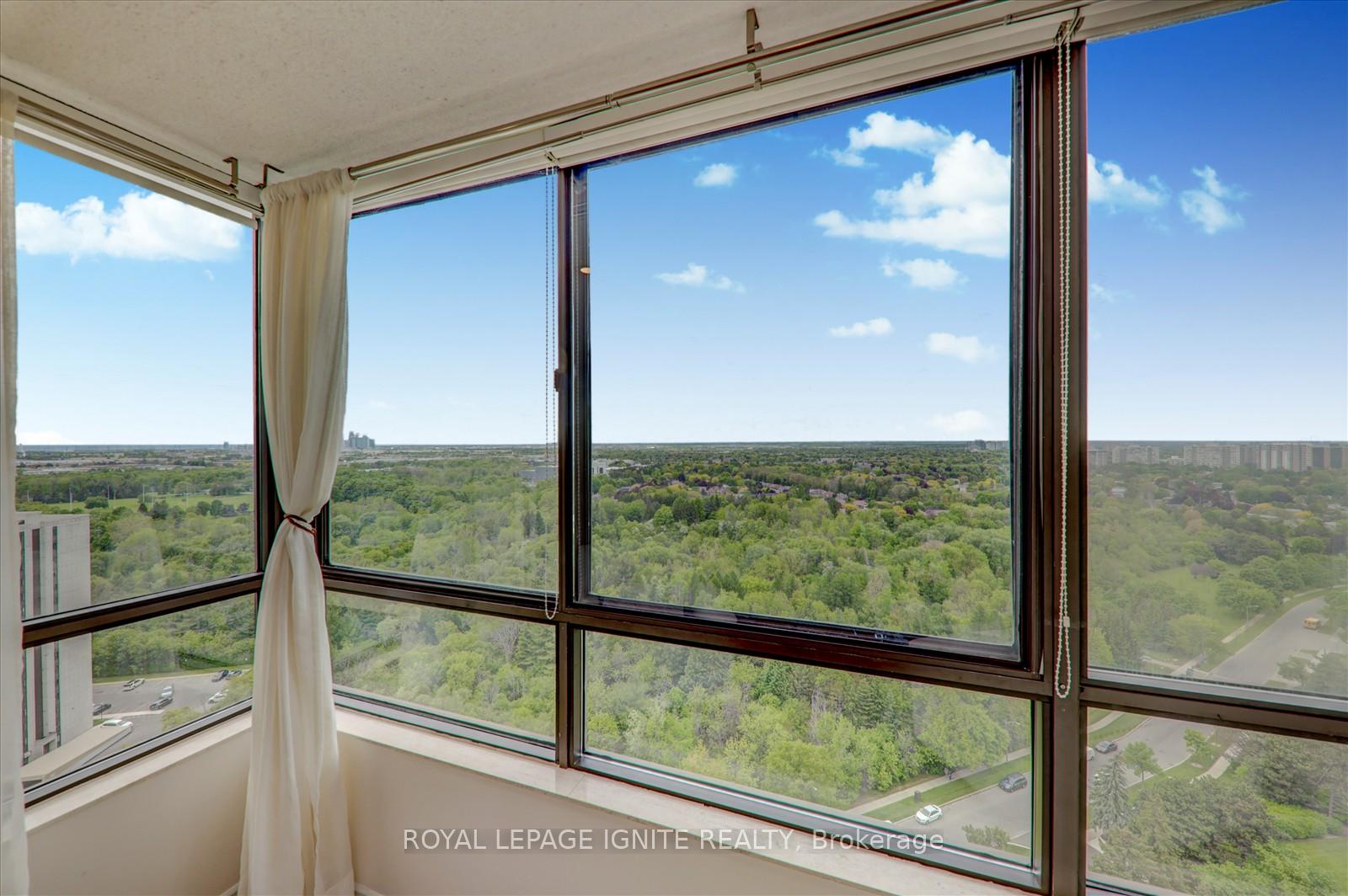 3 Bedrooms Condo at 131 Torresdale, Toronto For sale
