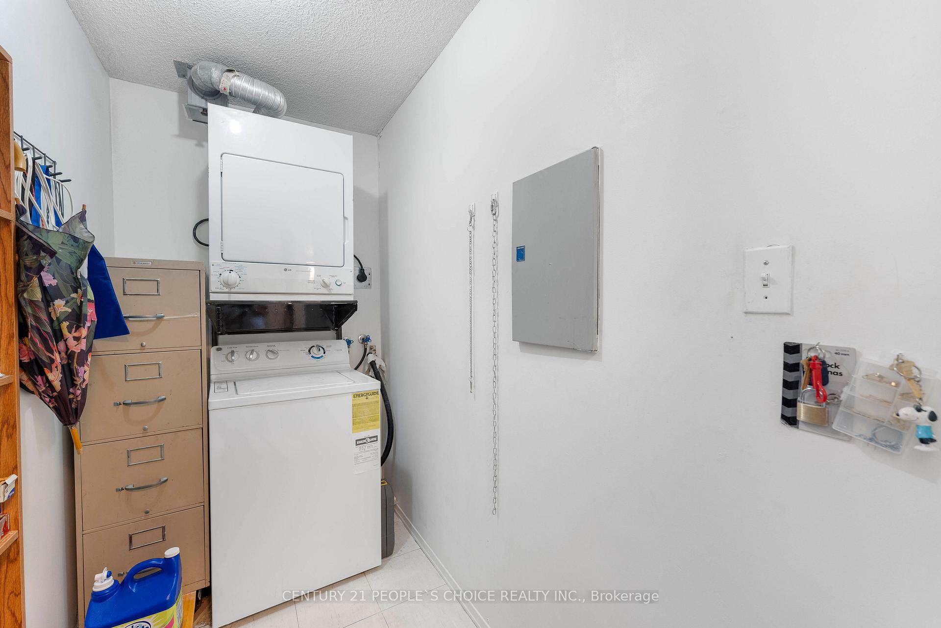 2 Bedrooms Condo at 3 Rowntree, Toronto For sale