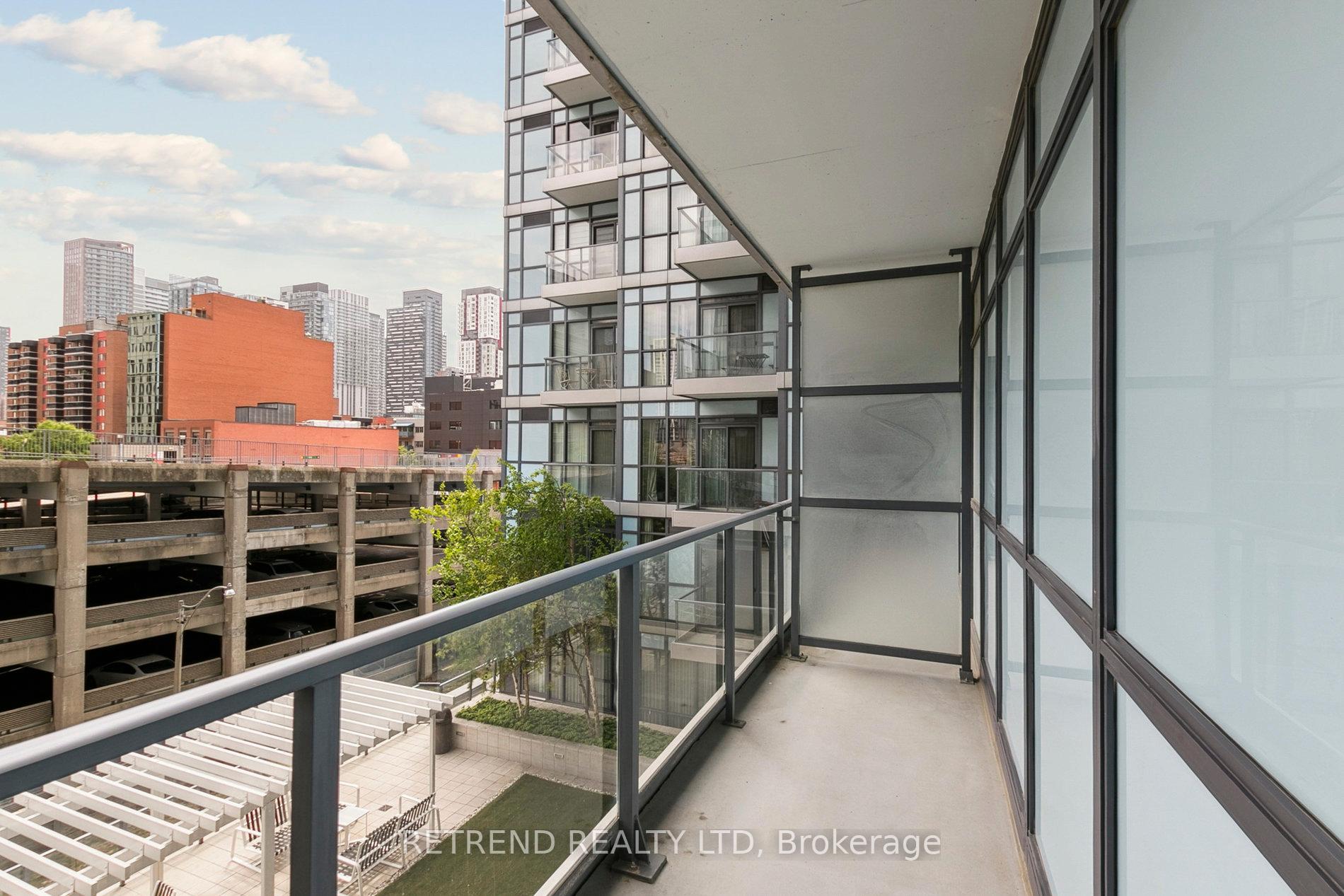 2 Bedrooms Condo at 210 Simcoe, Toronto For sale