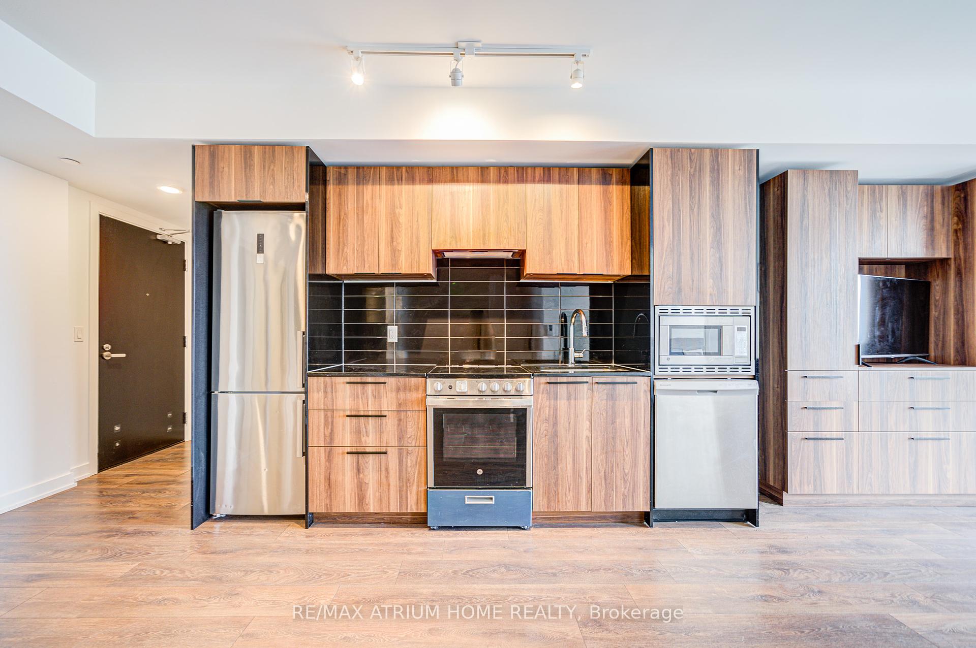 2 Bedrooms Condo at 501 Yonge, Toronto For sale