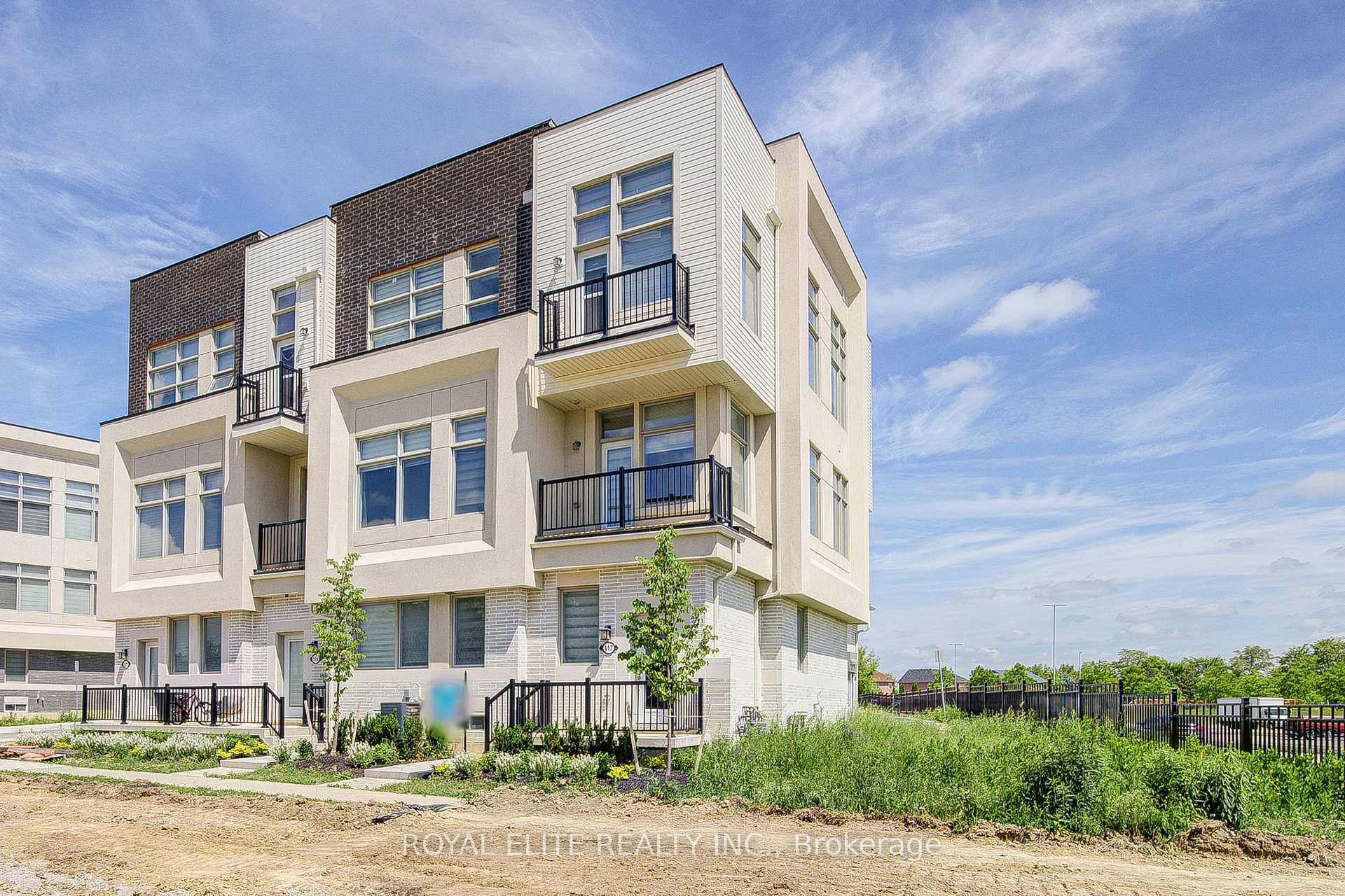 117 Markland Street Markham, Ontario A Stunning Corner Unit Townhouse W/ Unobstructed View On All 3 Sides For Privacy & Natural Light. 2758 SQFT Build-In 2-Car Garage, A Modern Open Concept Kitchen. Soaring 11 ft ceilings on 2nd floor, 10 ft on Main and 3rd Floor. Smooth Ceilings Throughout. Huge Rooftop Terrace, Perfect For Outdoor Entertaining With Family & Friends, Top School Zones, Next To King Square Shopping Certre, Walk To Supermarket , Mins To Hwy 404, Parks, AT&T, Gas Station, Theatre & All Other Amenities