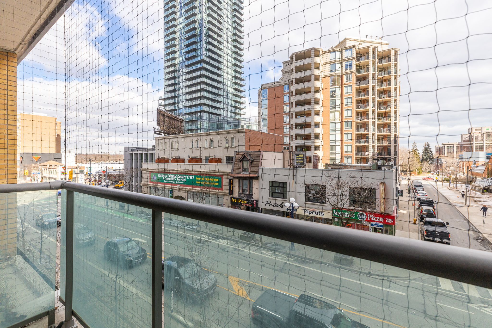 18 Yorkville Avenue 318