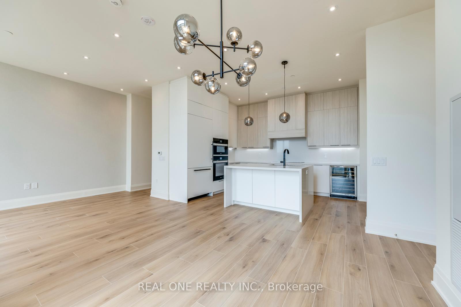 3 Bedrooms Condo at 509 Dundas, Oakville For sale