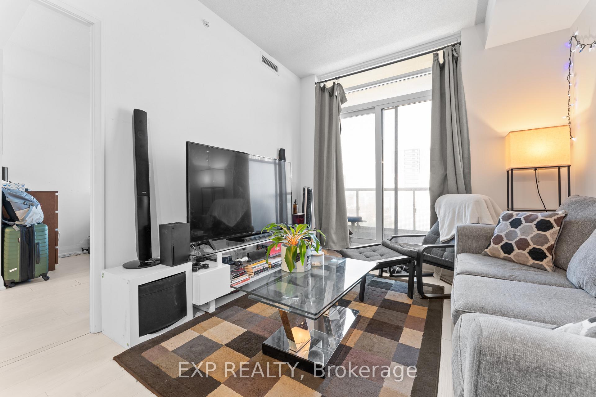 2 Bedrooms Condo at 30 Gibbs, Toronto For sale