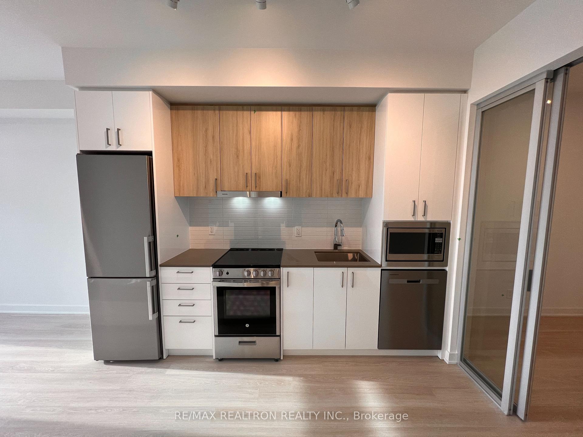 2 Bedrooms Co-op at 30 Upper Mall,  Vaughan For sale