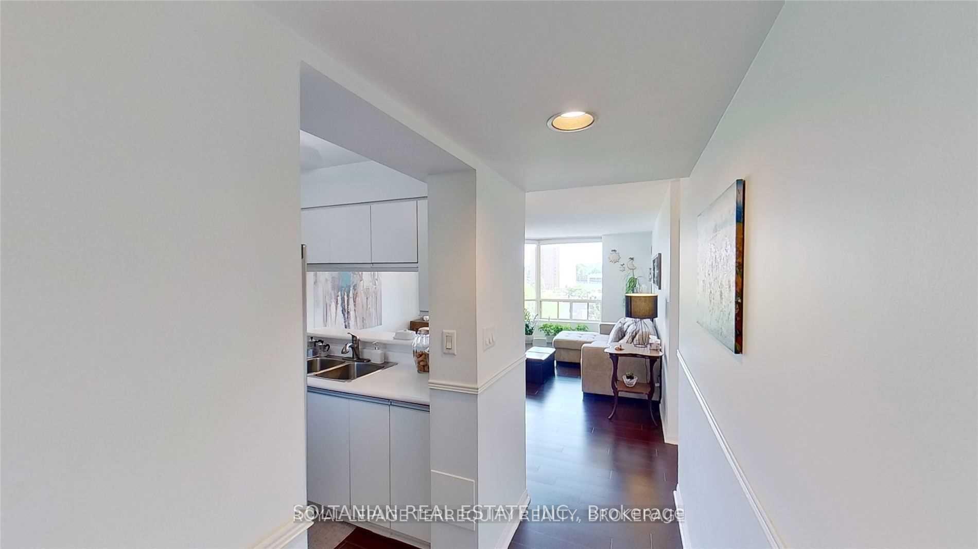 2 Bedrooms Condo at 1 Hickory Tree, Toronto For sale