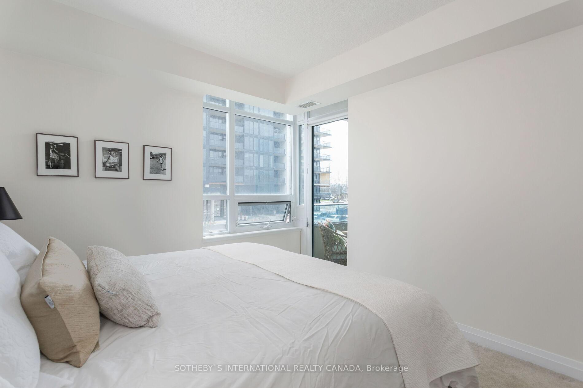 2 Bedrooms Condo at 1055 Southdown,  Mississauga For sale