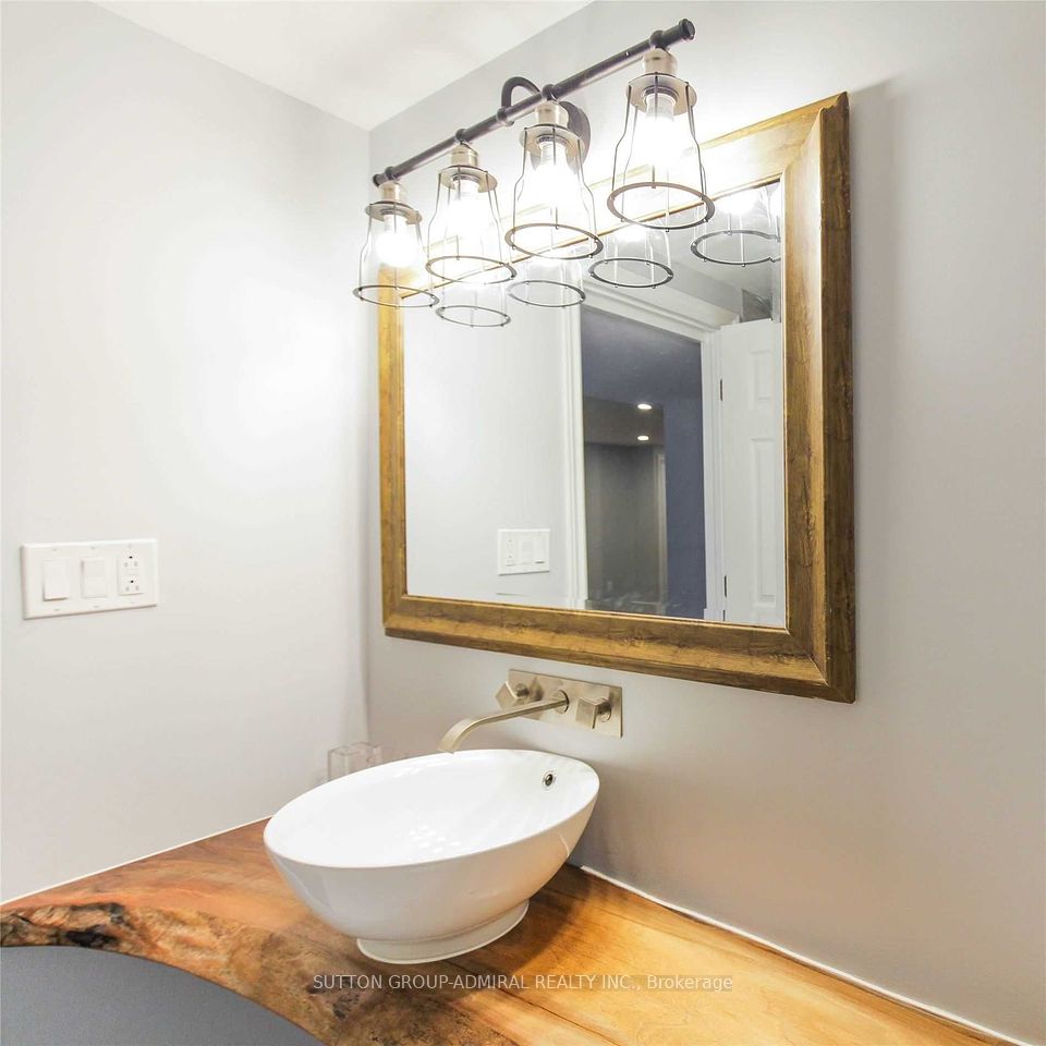 97 Millard Avenue, Newmarket, ON L3Y 1Y7