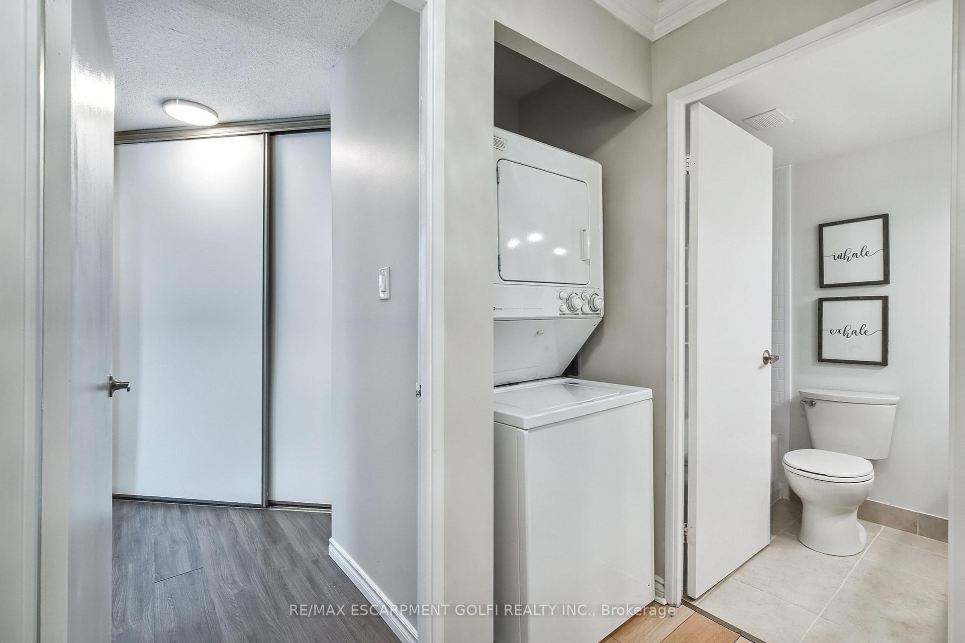 2 Bedrooms Condo at 222 Jackson,  Hamilton For sale