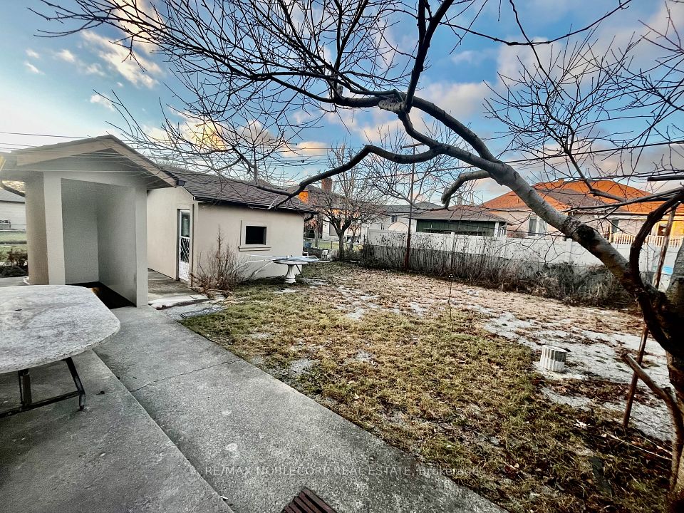 50 Plewes Road, Toronto, ON M3K 1K5