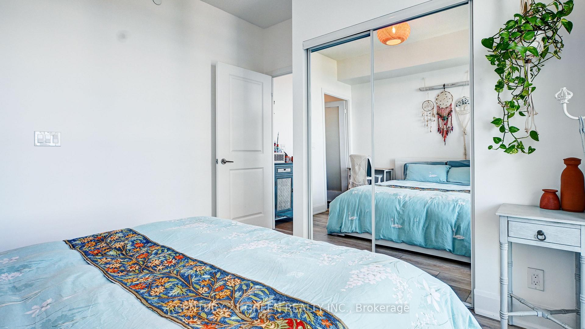 2 Bedrooms Condo at 33 Shore Breeze, Toronto For sale