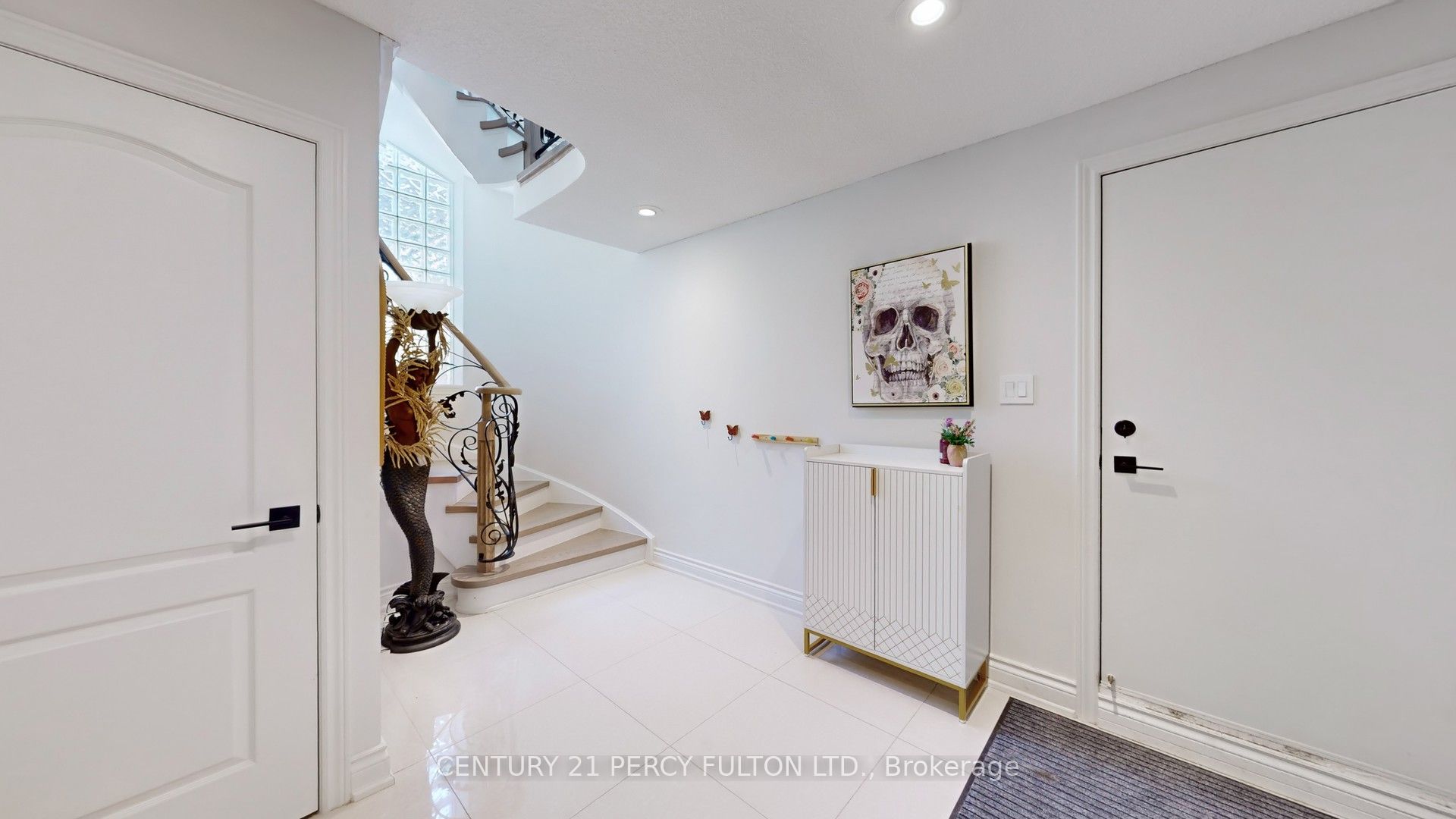 207 Shaftsbury Avenue