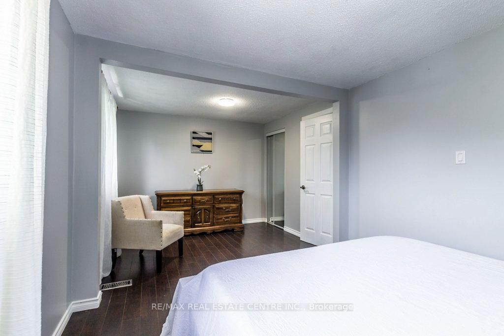 3 Bedrooms Condo at 444 Stone Church,  Hamilton For sale