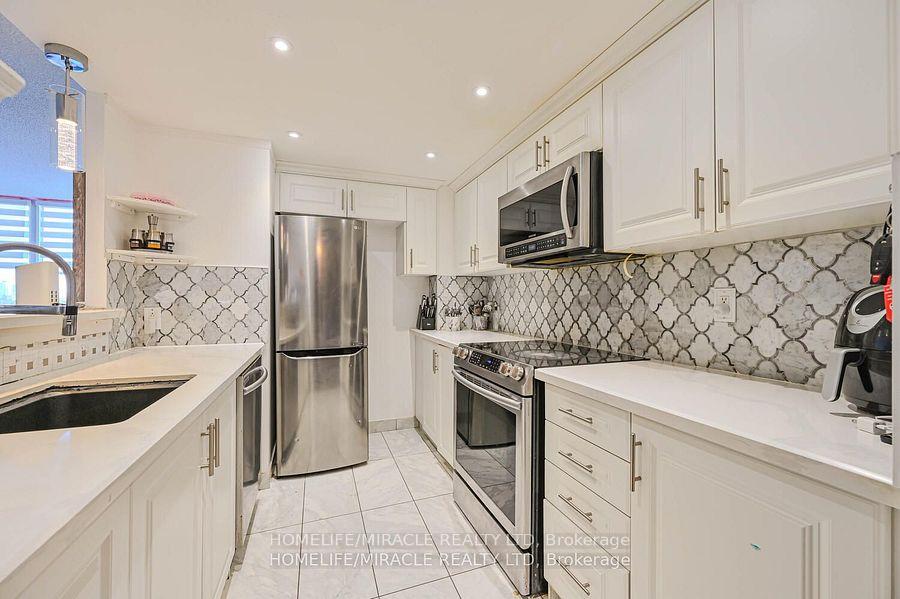 3 Bedrooms Condo at 5 Rowntree, Toronto For sale