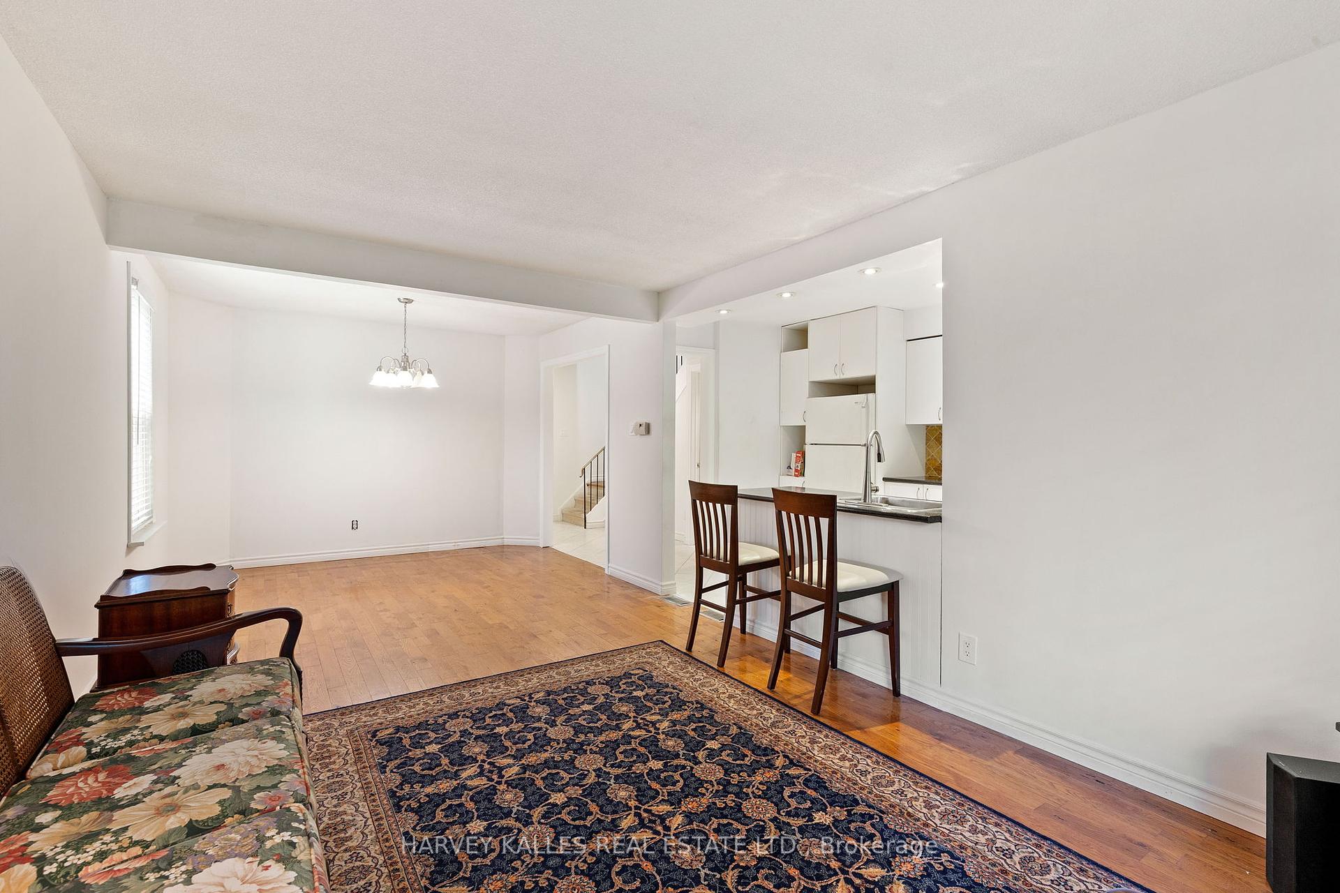 3 Bedrooms Condo at 2020 South Millway, Mississauga For sale