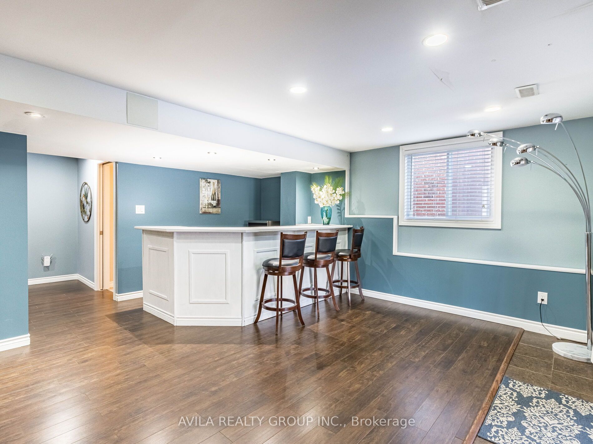 950 Booth Avenue