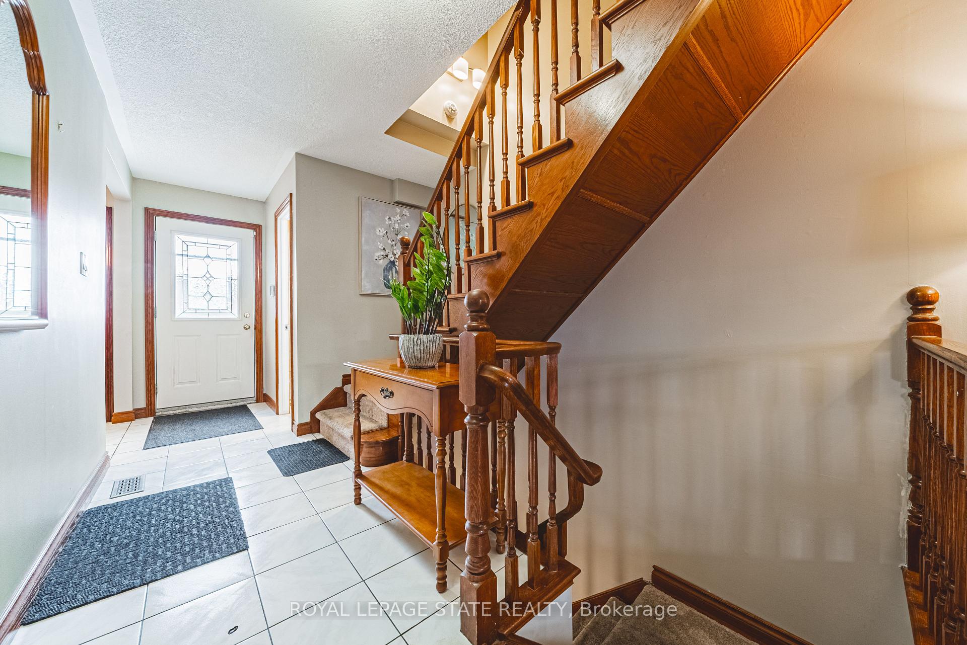 3 Bedrooms Condo at 100 Quigley, Hamilton For sale