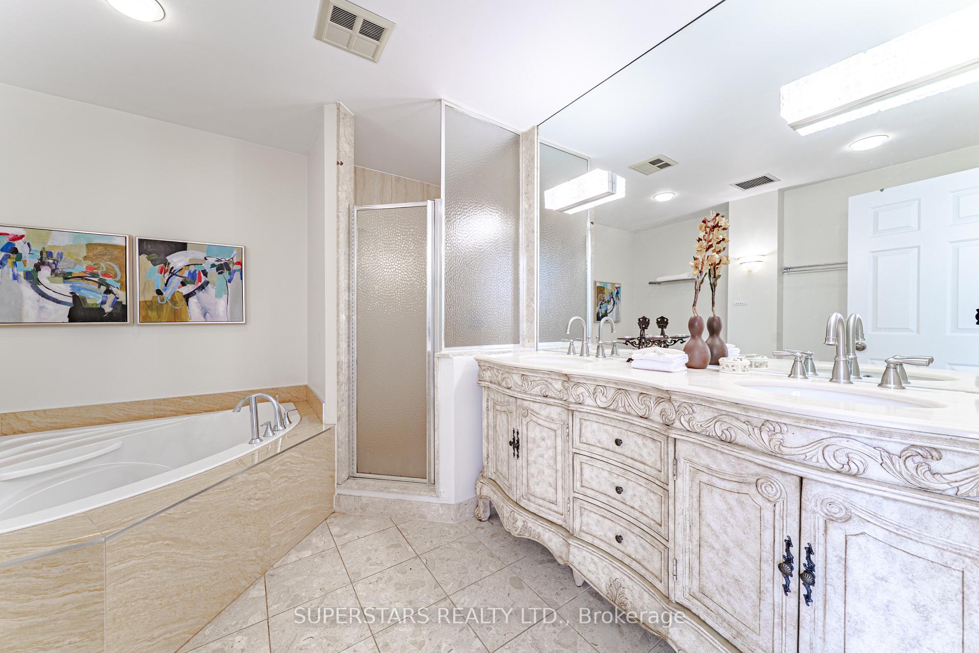 2 Bedrooms Condo at 20 Guildwood, Toronto For sale